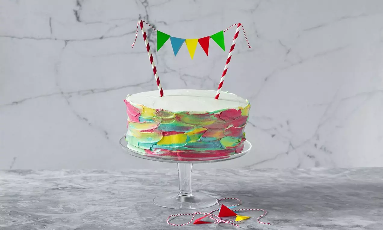 Duhový Red Velvet dort